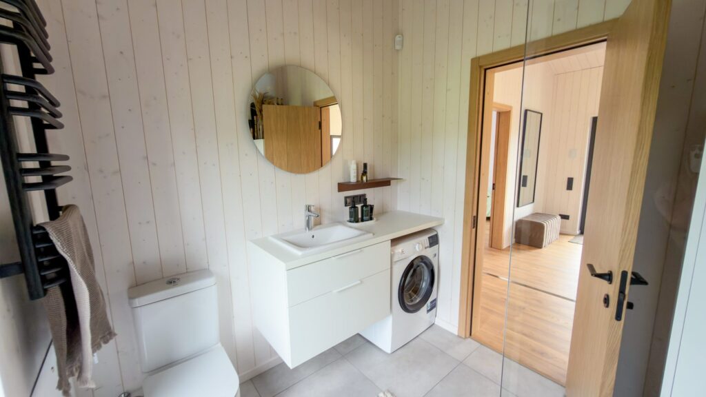 Living 80 bathroom