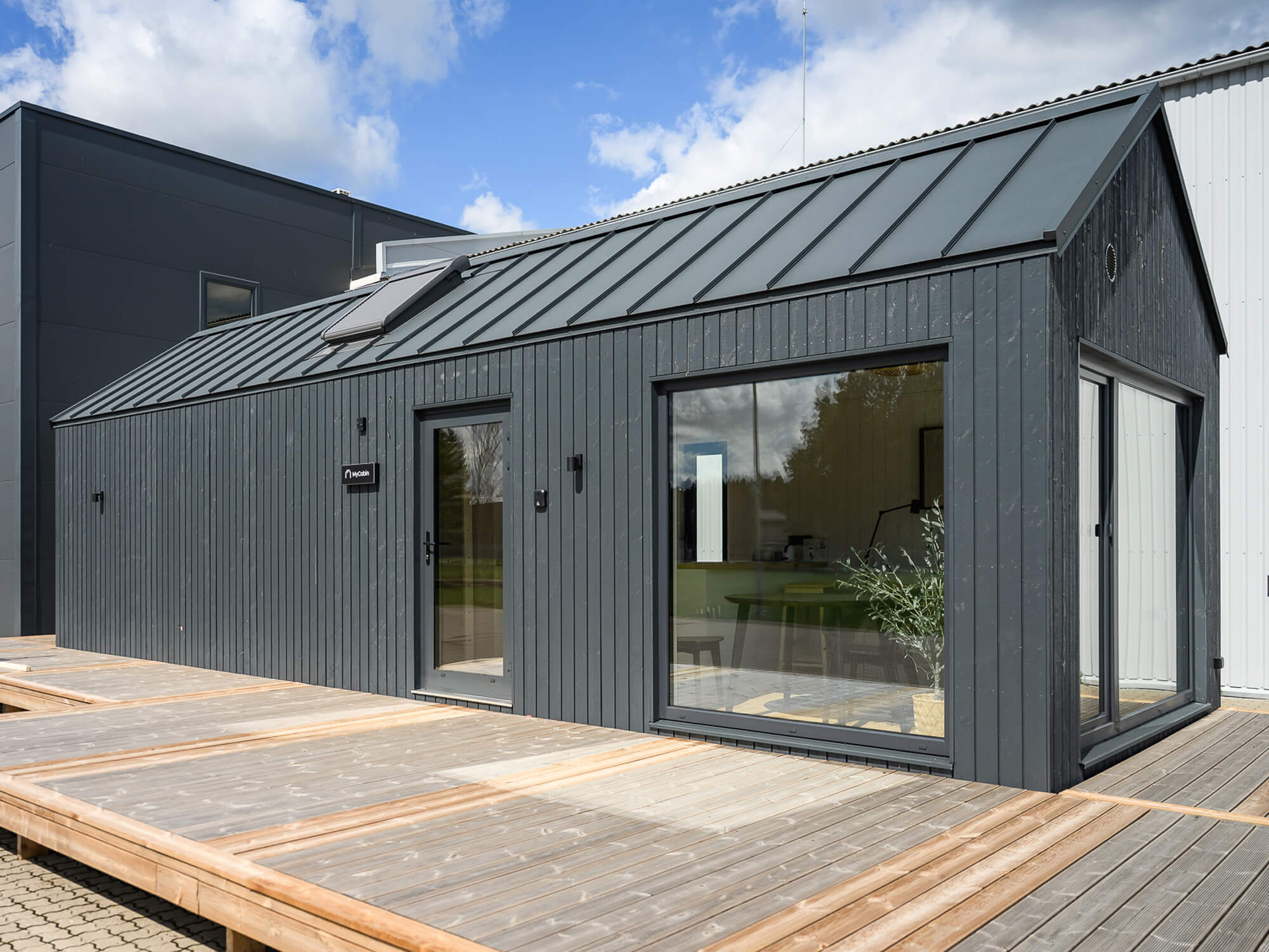 Milla 40 in anthracite, exterior